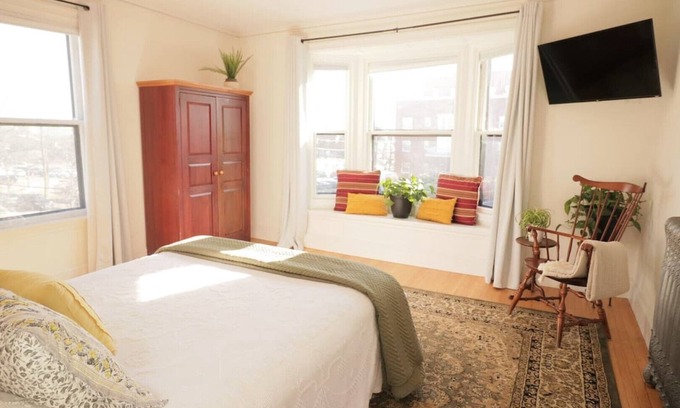 West End Hotel | Skolfield Inn | Parking | Self-check-in | Garden 1