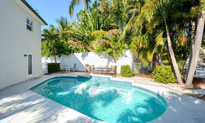 Siesta Key Village House | SKV 315 - Pool, Walk to Village, Beach, Restaurants, Bars, Shops!