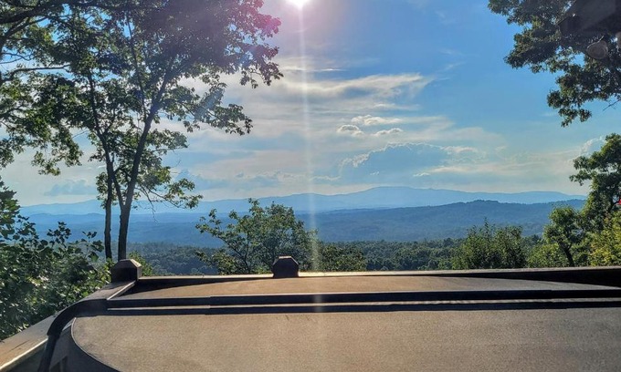Ridgeline Vistas House | Sky Blue View