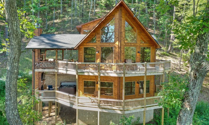 Necowa Cove House | Sky High Lodge - A View Like No Other! - Blue Ridge, GA