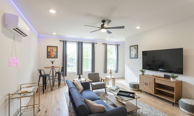 Porter Heights House | Sky-High Luxury Private Rooftop - East Nash