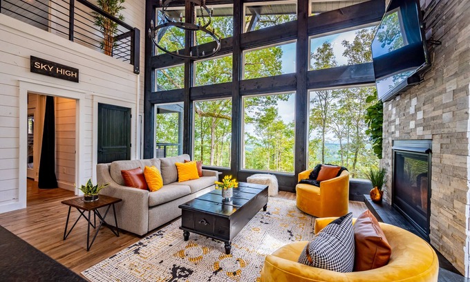 Broken Bow Cabin | SKY HIGH, Private Retreat Overlooking Ouachita Nat'l Forest- Sleeps 10