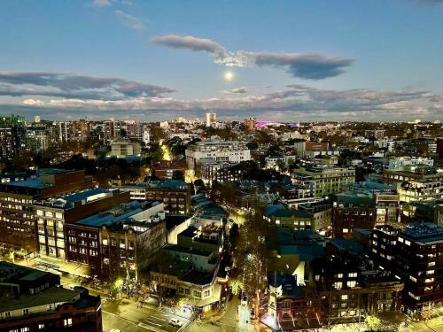 Haymarket Apartment | Sky-High Sydney City Escape , Pool, Gym, FREE CBD Parking