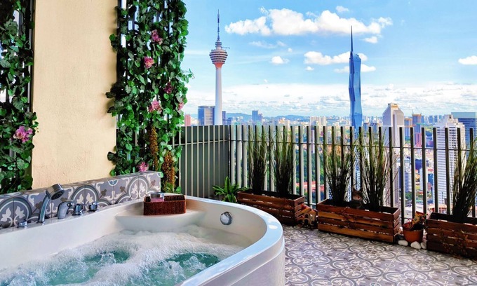 Kuala Lumpur City Centre Apartment | Sky Jacuzzi @ Penthouse KLCC