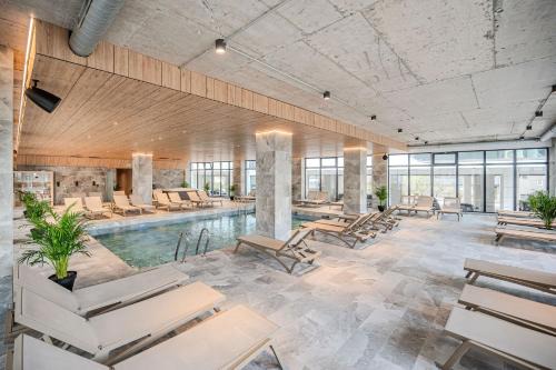 Mamaia-Sat Apartment | Sky Pool&Spa Sea Apartament in Odyssey-parking