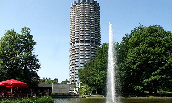 Rosenau- und Thelottviertel Apartment | SKY - Romantic -room 33 Etage Hotelturm Augsburg