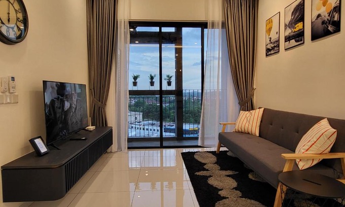 Bukit Indah Apartment | Sky Trees at AEON Bukit Indah with Netflix and Wifi