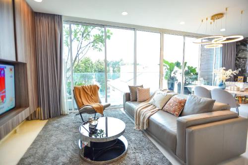 District 3 Apartment | Sky Villas With Private Pool In Center