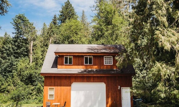 Glacier Apartment | Skyline cottage, private hot tub, wifi sleeps 4!