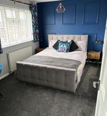Edgbaston Apartment | Skyline Loft - Modern Private King Room with Ensuite