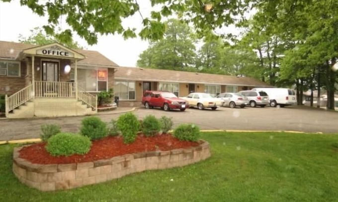 Algoma District Hotel | Skyline Motel
