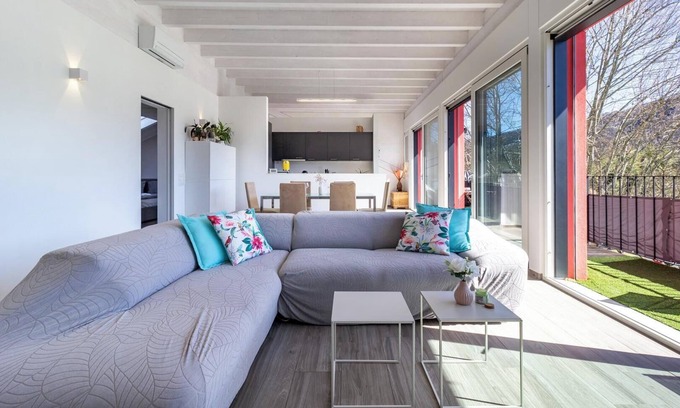 Caslano Apartment | Skyline over the Lake