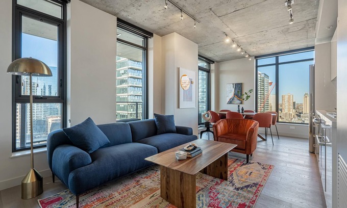 Connaught Condo | Skyline Views -POOL, Patio, Prkg & Gym - 2BR 2BA