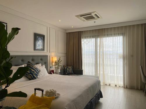 Son Tra Apartment | SkylineView Golden Bay Danang