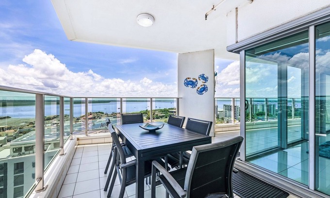 Darwin City Centre Apartment | Skytower Sea Views Apartment