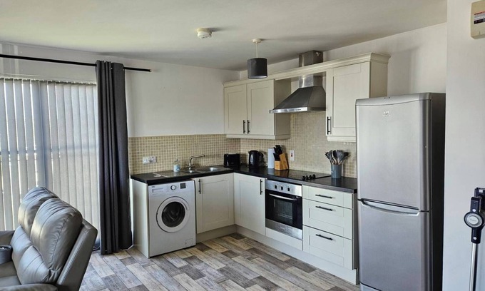 Londonderry Apartment | SkyView - 3-bedroom apartment in superb Strathfoyle with WiFi