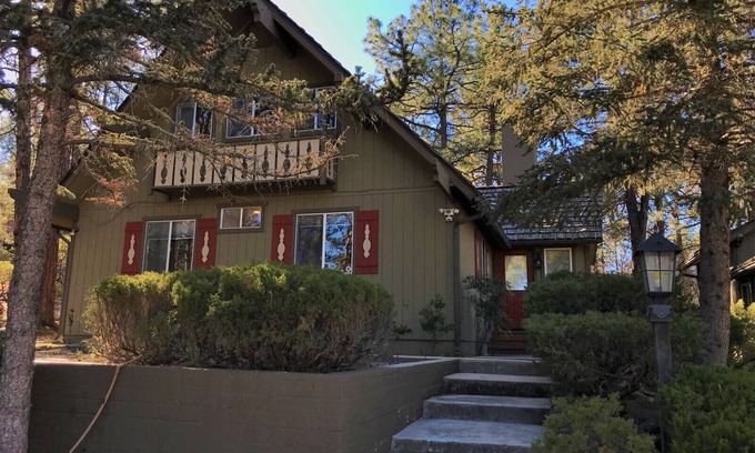 Mountain Club Ski Chalet | Skyview Lodge - Prescott Cabin Rentals