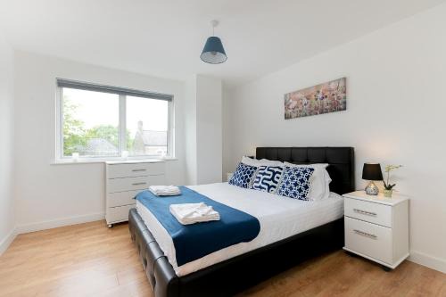 Grange Apartment | Skyvillion - COZY APARTMENTS in Enfield Town With Free Parking & Wifi