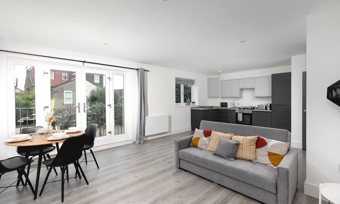 Enfield House | Skyvillion -Vineyard Court- Enfield 1Bed w/Balcony