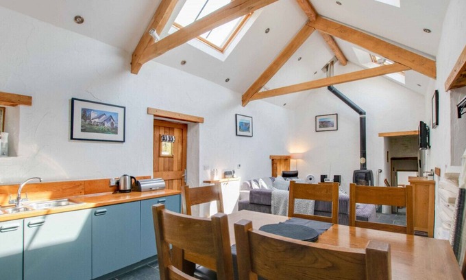 Crynant House | Slade Barn - Three Bedroom House, Sleeps 6