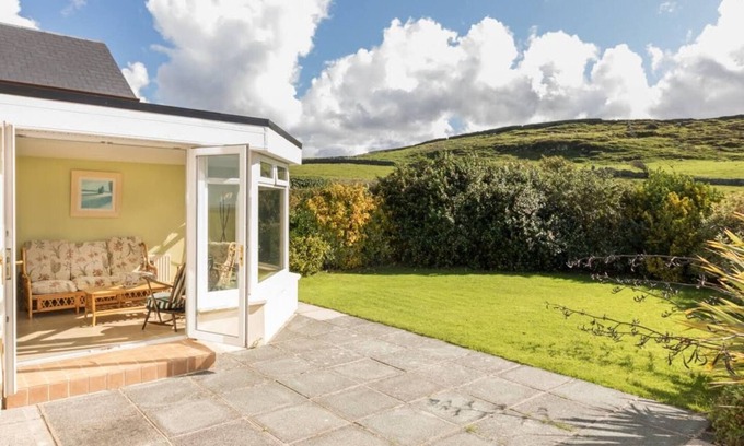 Lahinch House | Slaveen - 1km from Lahinch Beach, Stunning views of Lahinch - Walk to the Beach