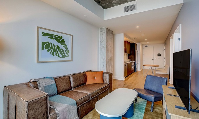 Rainey Street Historic District Condo | Sleek 15th-Floor Condo with Rooftop Pool, WiFi, Central AC, and Great Location