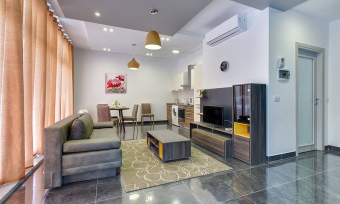 Sliema Apartment | Sleek Apt Prime Location, Sliema
