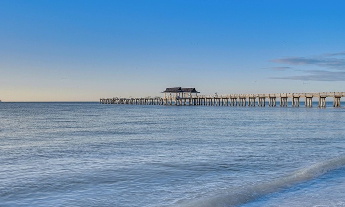 Old Naples Apartment | Sleek Coastal Abode: 1 Block to Naples Beach!