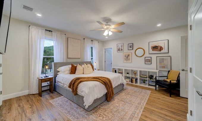 Highland Falls House | Sleek Escape: Modern 3 BR- 4 Min from West Point !