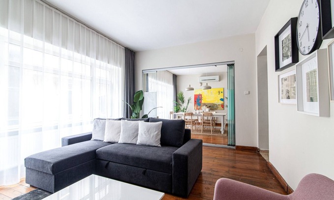 Asmali Mescit Apartment | Sleek Flat within Walking Distance to Pera Museum