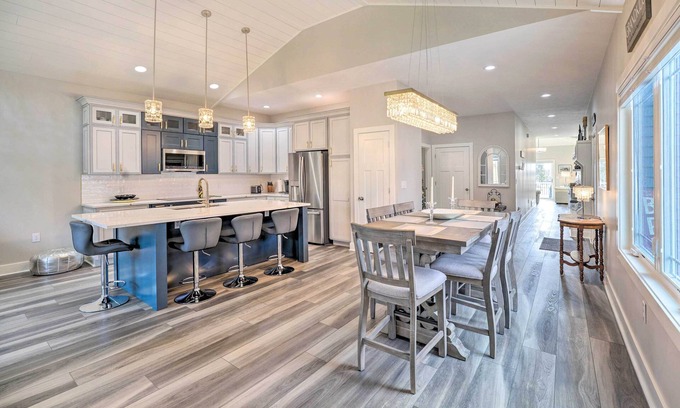 Ludington House | Sleek Ludington Haven < 1 Mi to Lake Michigan