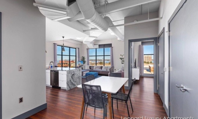 Nelson Apartment | Sleek Modern Corner Luxury Apartment with Water/City Views - Leonard Luxury
