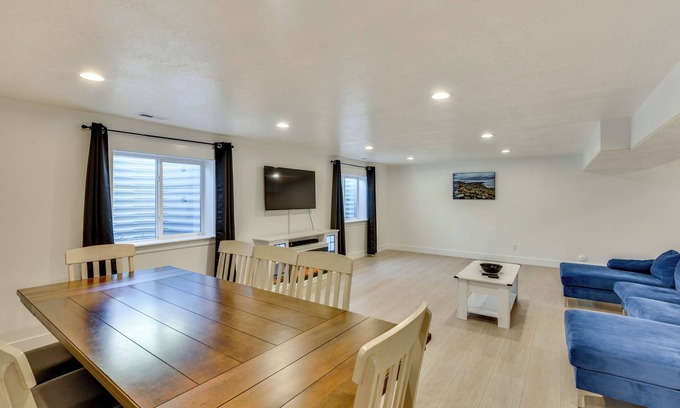 Morgan Apartment | Sleek & Modern Morgan Abode: Great for Families!