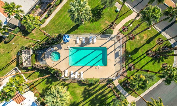 Palm Springs House | Sleek Modern Oasis - A Ryson Property