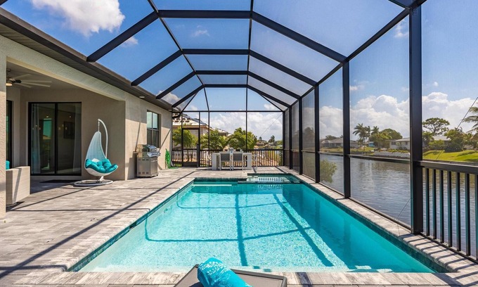 Cape Coral House | Sleek & Sophisticated, Waterfront w/pool & hot tub - Villa Azure - Roelens Vacations