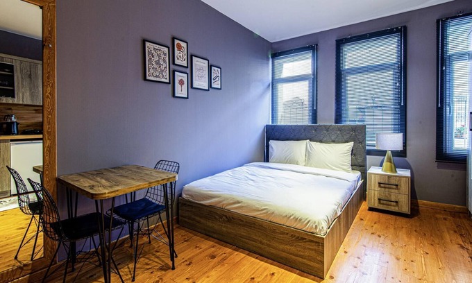 Fatih Apartment | Sleek Studio Flat Close to Kennedy Avenue in Fatih