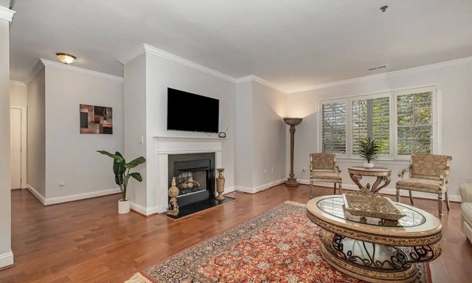 Barclay Downs House | Sleek & Stylish Condo In Southpark 3 Bedroom Home by RedAwning