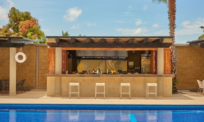 El Tezal Hotel | Sleek, Sunny Stay in Cabo – Walk to Local Hotspots, Medano Beach & Vibrant Night