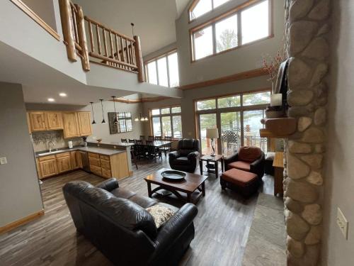 McGregor House | Sleep 12-big Sandy Lakefront-luxury