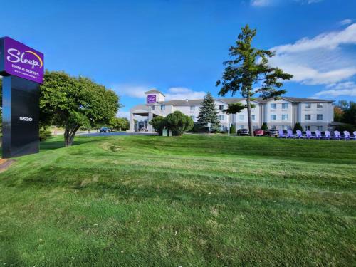 Acme Hotel | Sleep Inn & Suites Bay View Acme - Traverse City