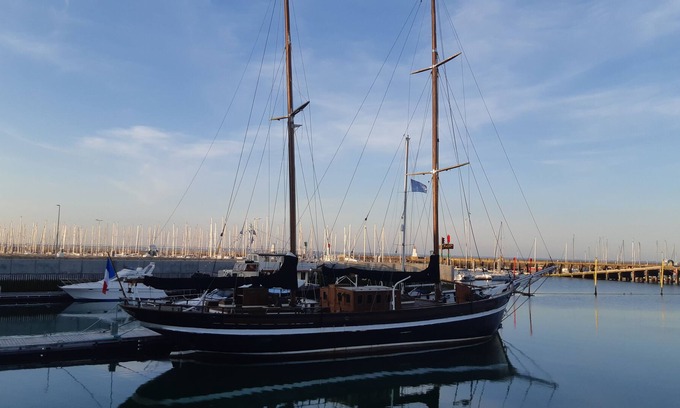 Quiberon Boat Rental | Sleep on an old 35m rig.
