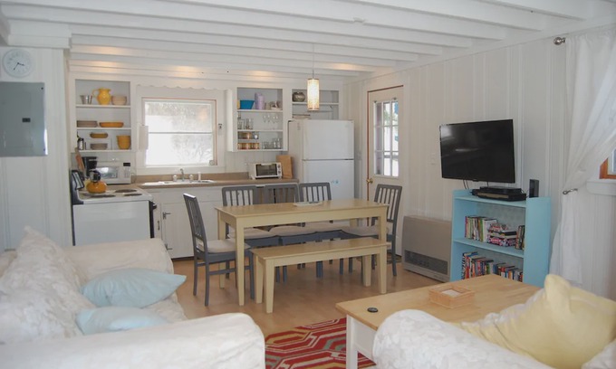 Ocean Park House | Sleep Steps Away from the Dog-Friendly Kinney Shores