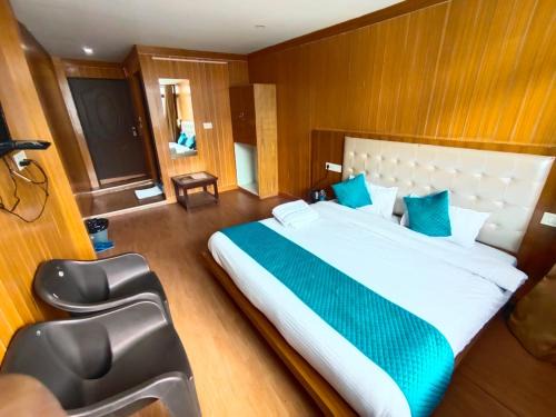 Gobind Dham Hotel | Sleeping Beauty Hotel Moutain view property
