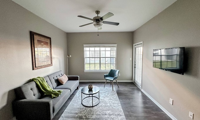 South Side Apartment | Sleepover : Attractive 1BD/1BA + Gym - Corpus Christi