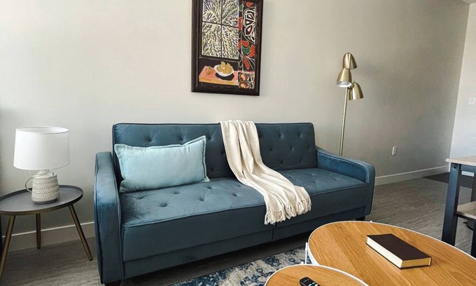 Des Moines Apartment | Sleepover Brilliant 1BD/1BA + Gym - Des Moines