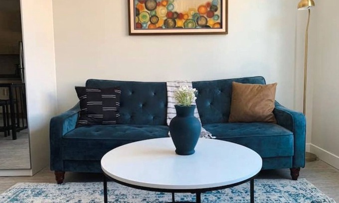 Des Moines Apartment | Sleepover: Exclusive Studio and Gym - Des Moinesn