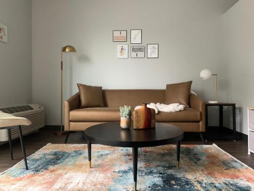 Des Moines Apartment | Sleepover Iconic Des Moines Apartments