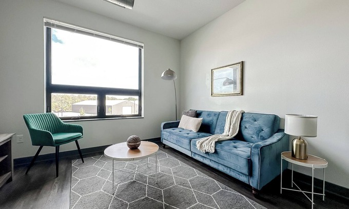 West Des Moines Apartment | Sleepover: Lovely 1BD/1BA + High Ceilings - Des Moines