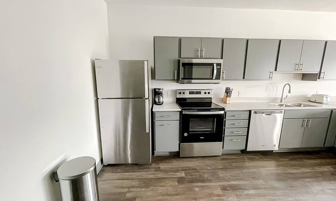 Des Moines Apartment | Sleepover: Superior 1BD/1BA - Des Moines