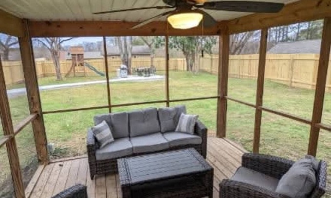 Knoxville Apartment | Sleeps 10, 2 baths, 12 mins from downtown